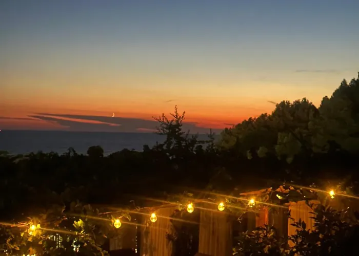 Sea View With Private Garden 公寓