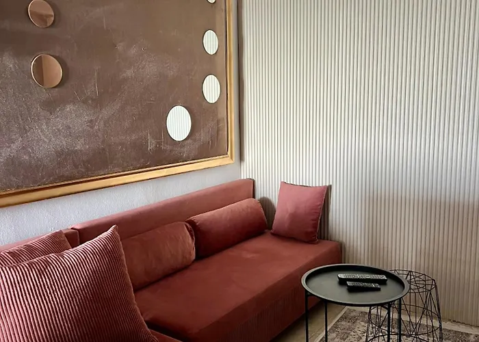 Sea View With Private Garden 公寓