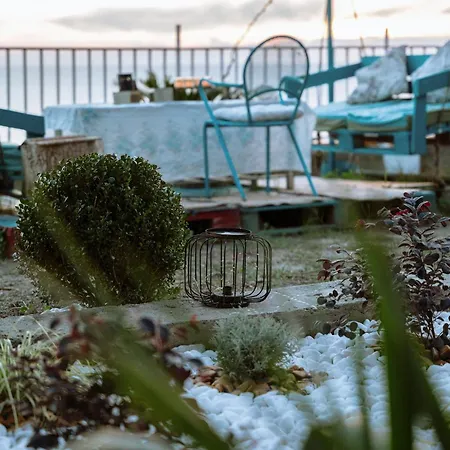 Sea View With Private Garden- Umbrella Included *