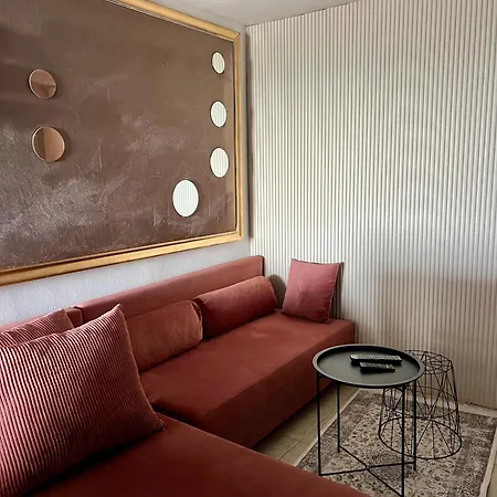 Sea View With Private Garden דירה