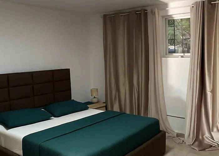 Apartment Sea View With Private Garden